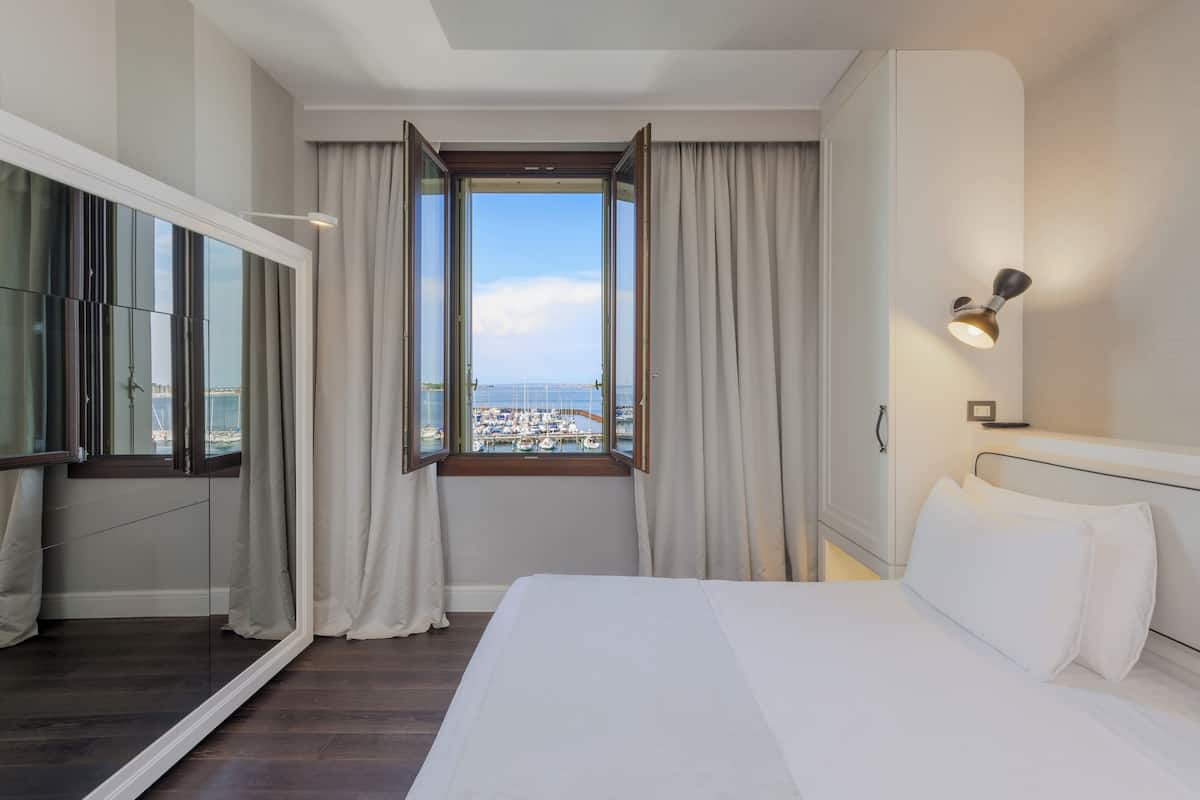 Deluxe Double Room, Lagoon View