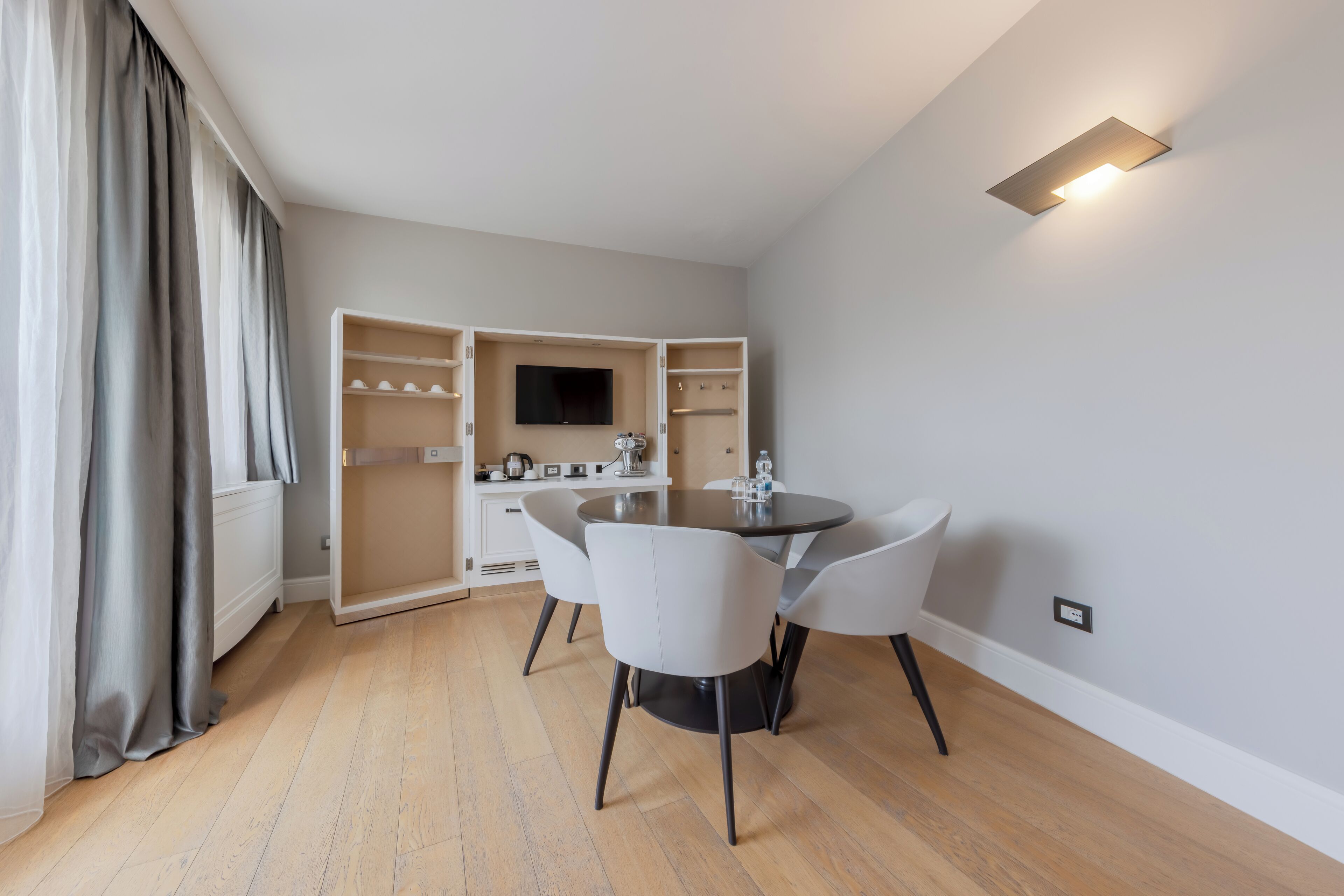 Exclusive Suite, 2 Bedrooms | Living area