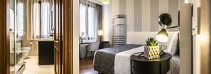 Economy Double Room (Small Bed) | Premium bedding, down comforters, pillowtop beds, minibar