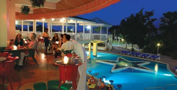 4 outdoor pools