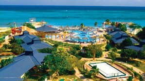 Bar (on property) - Breezes Resort & Spa Trelawny All Inclusive (Falmouth)