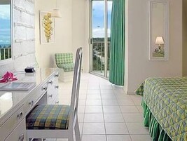 Hab. con vistas al océano | Caja fuerte, cortinas opacas, tabla de planchar con plancha y cunas