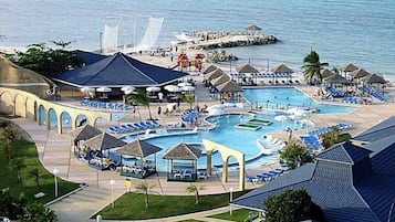 4 outdoor pools