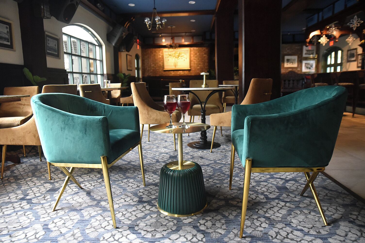 2 bars/lounges, poolside bar