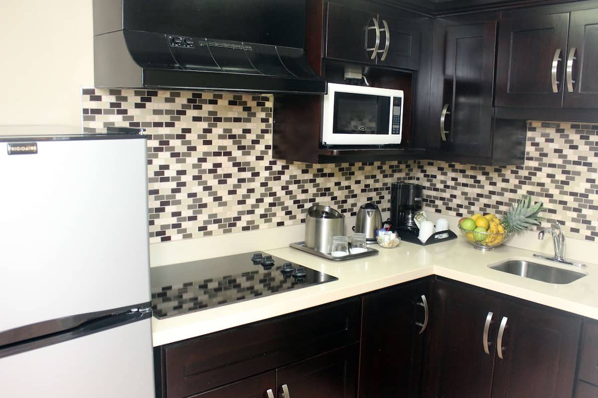 suite, 1 bedroom | private kitchen | fridge, coffee/tea maker, electric kettle