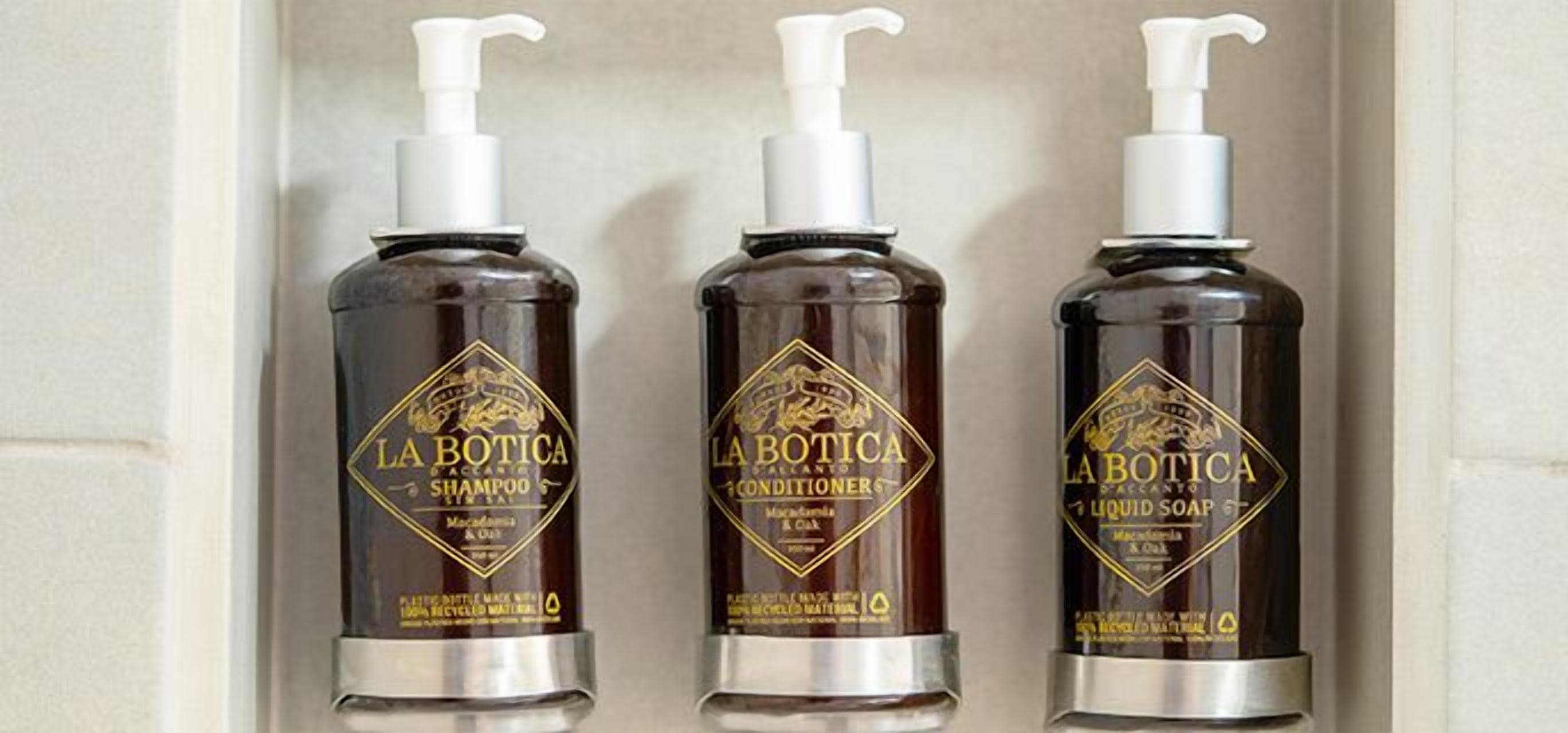 combined shower/bathtub, rainfall showerhead, eco-friendly toiletries