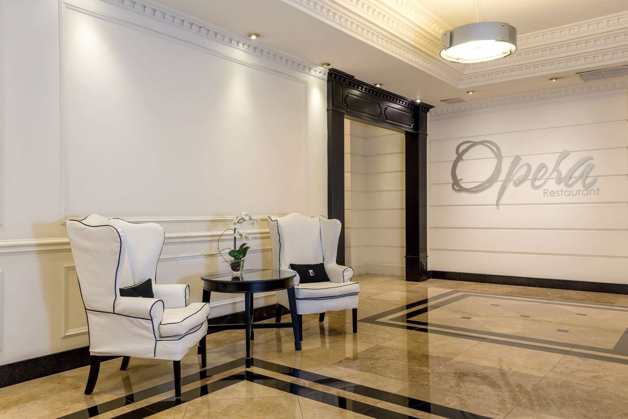 3 restaurants, breakfast, lunch, dinner served; international cuisine