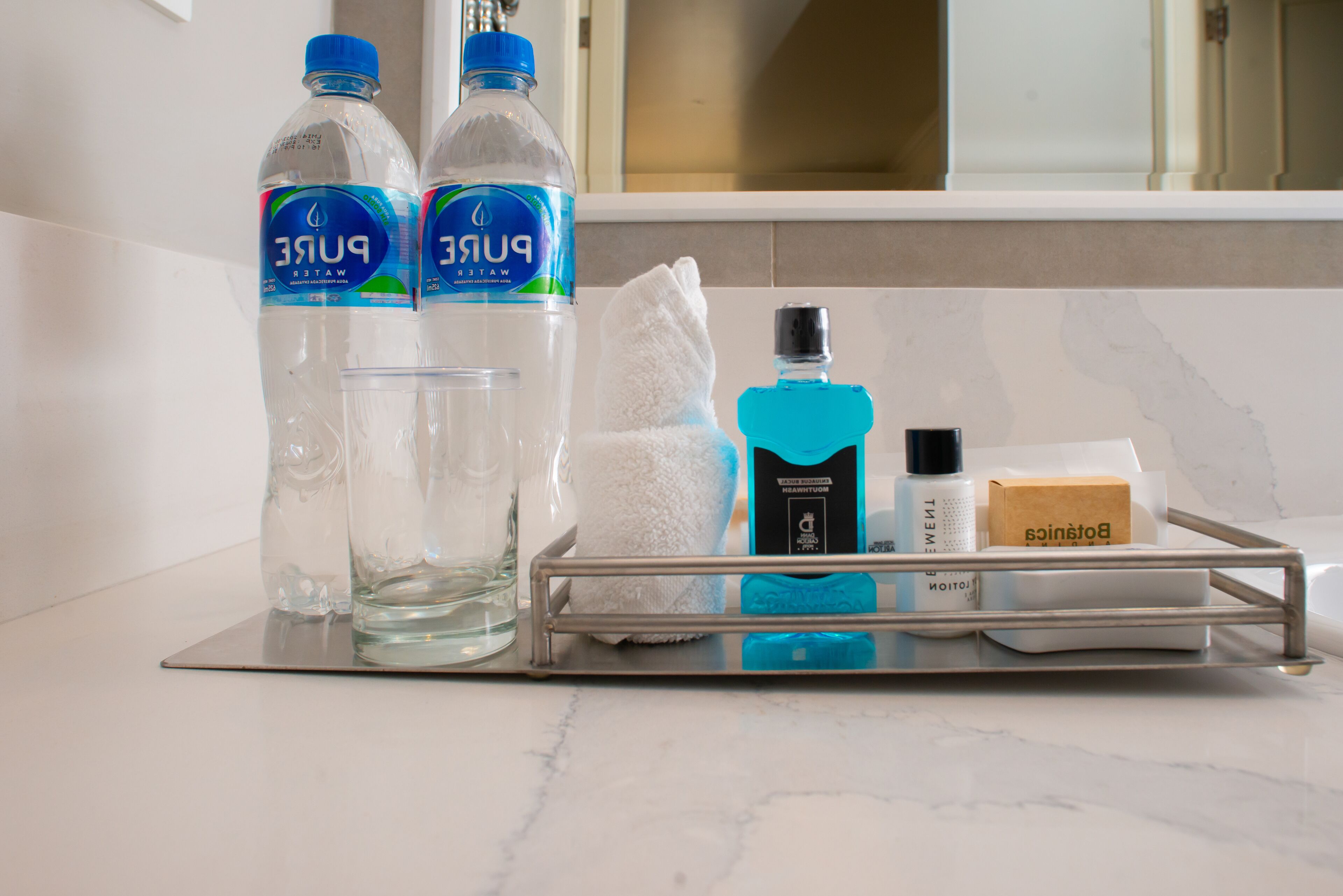 combined shower/bathtub, rainfall showerhead, eco-friendly toiletries