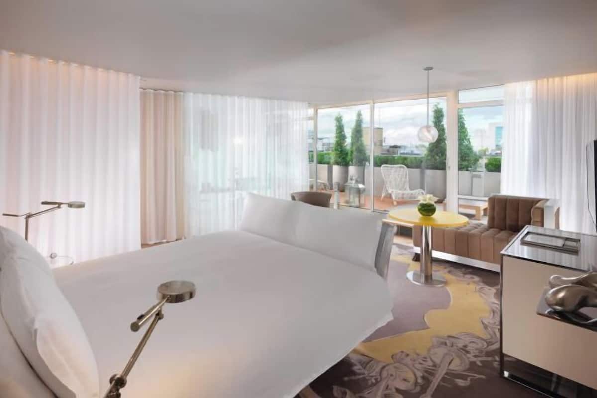 Ropa de cama de alta calidad y minibar