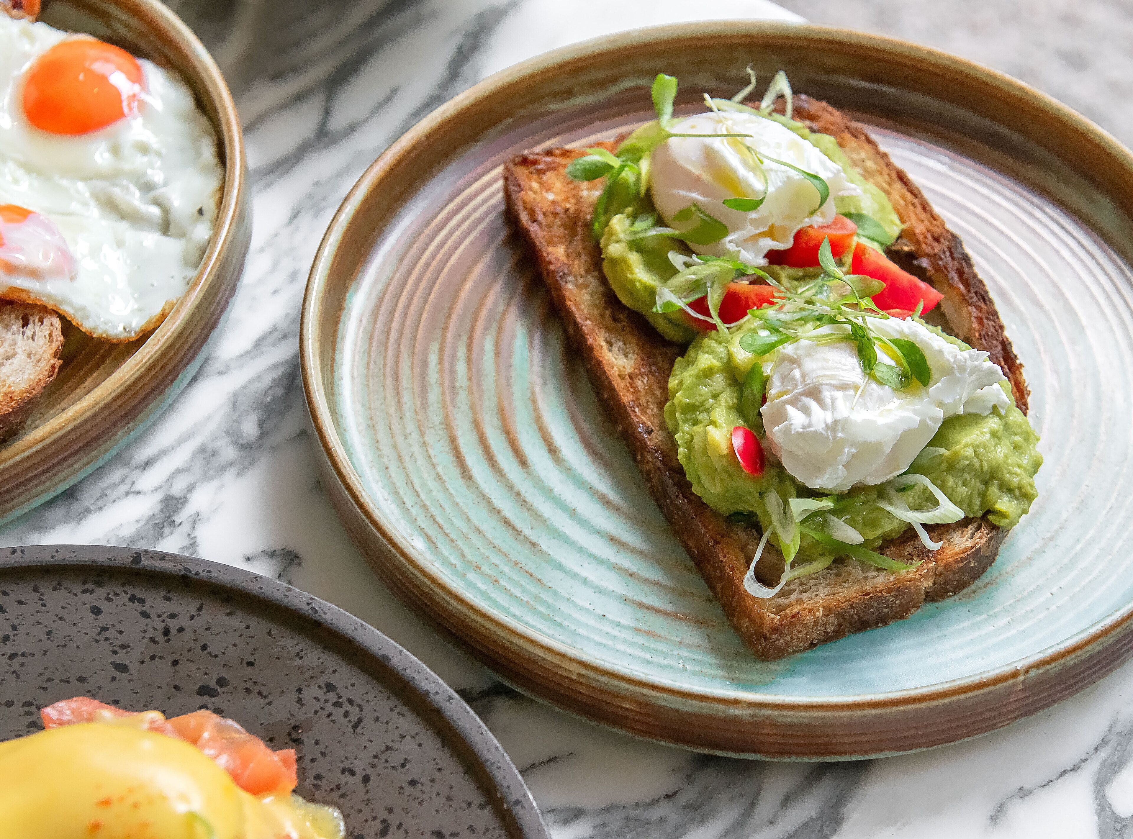 daily full breakfast (gbp 25 per person)