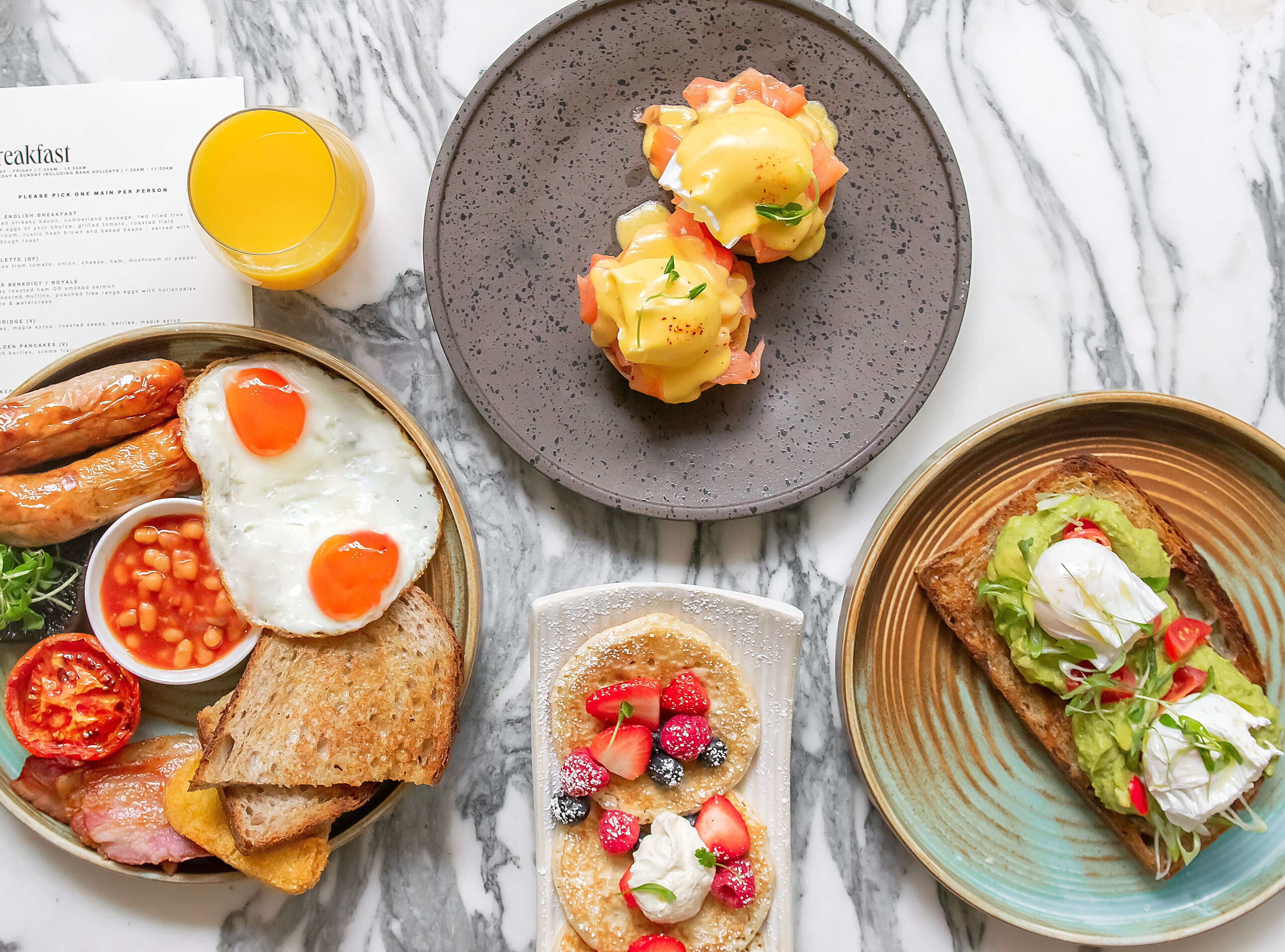 daily full breakfast (gbp 25 per person)