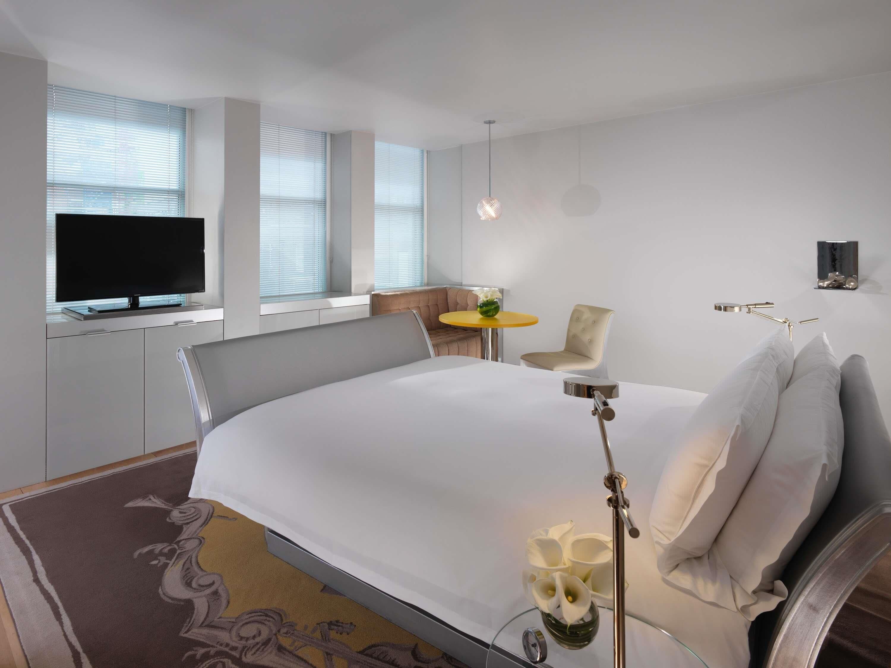 Superior Room, 1 King Bed | Premium bedding, minibar, in-room safe, desk
