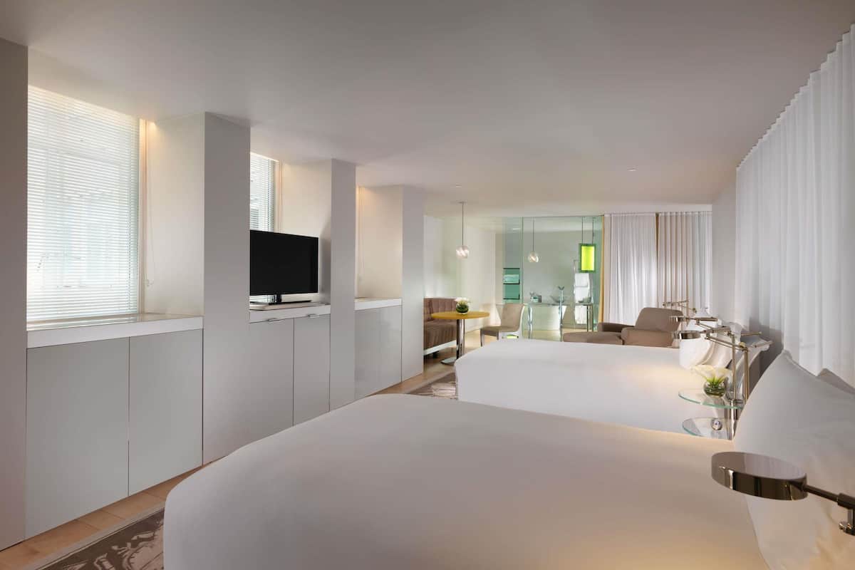 Suite (Loft) | Biancheria da letto di alta qualità, minibar, una cassaforte in camera