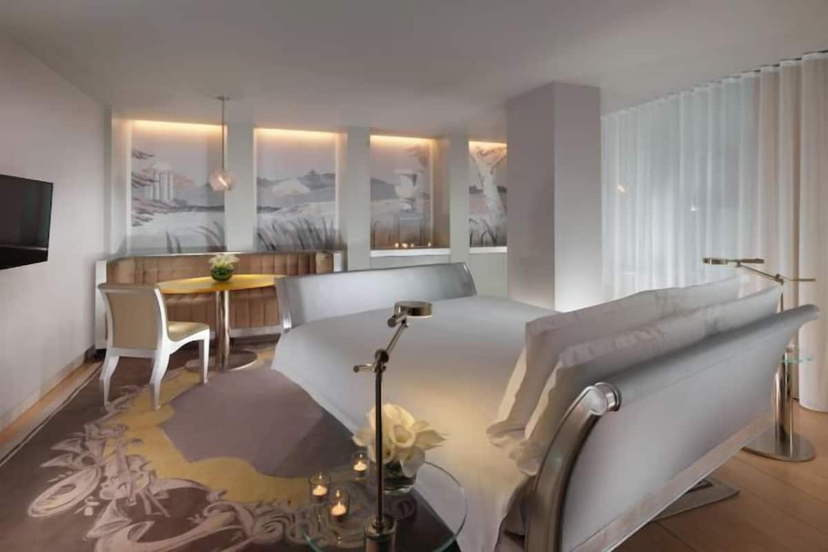 Ropa de cama de alta calidad y minibar