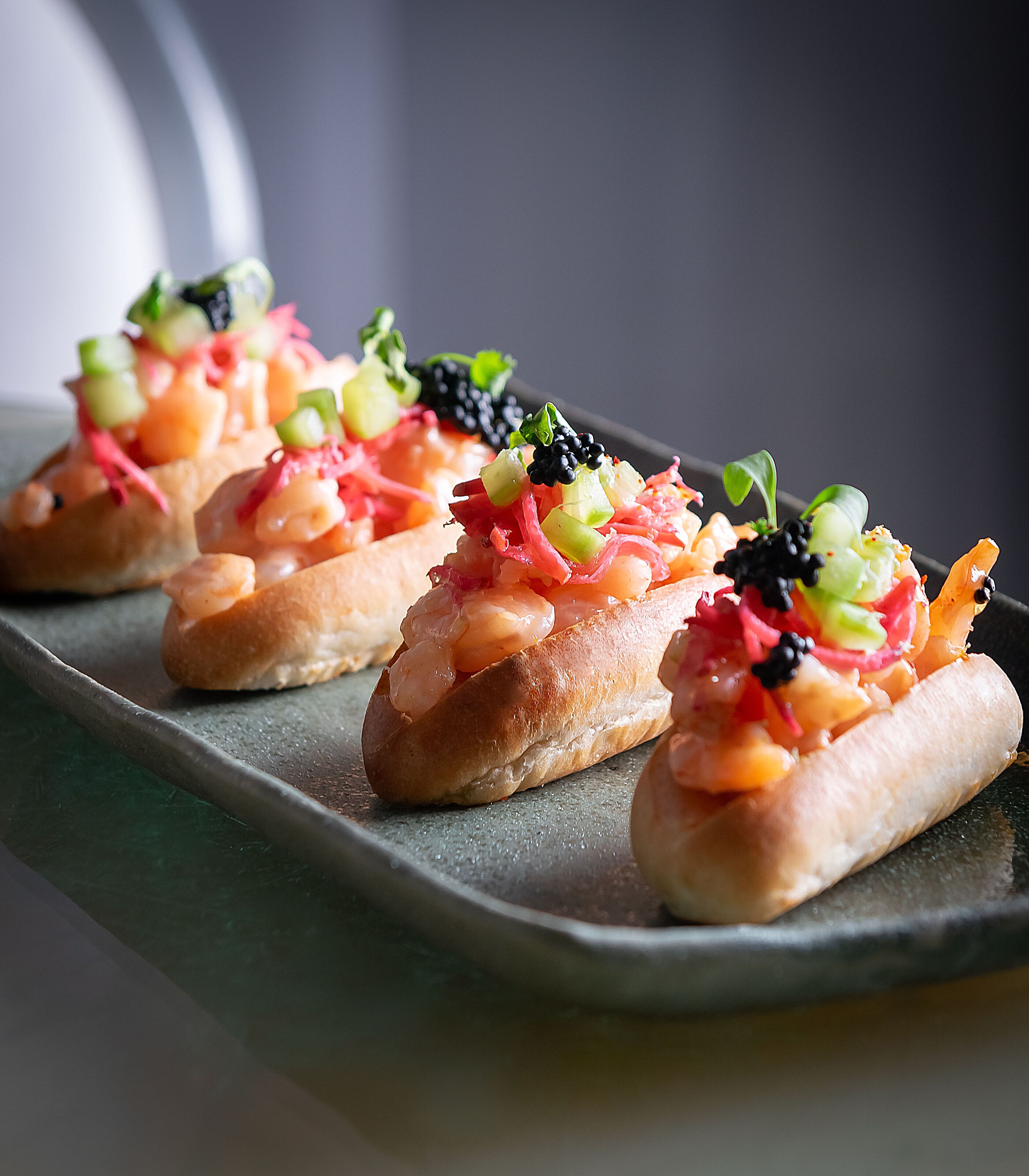 2 bars/lounges, cocktail bar