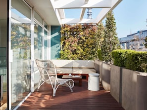 Suite, Terraza | Ropa de cama de alta calidad y minibar