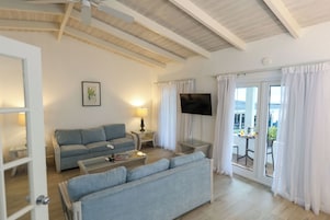 Suite, 1 habitación, no fumadores, bañera | Ropa de cama de alta calidad, caja fuerte, decoración individual