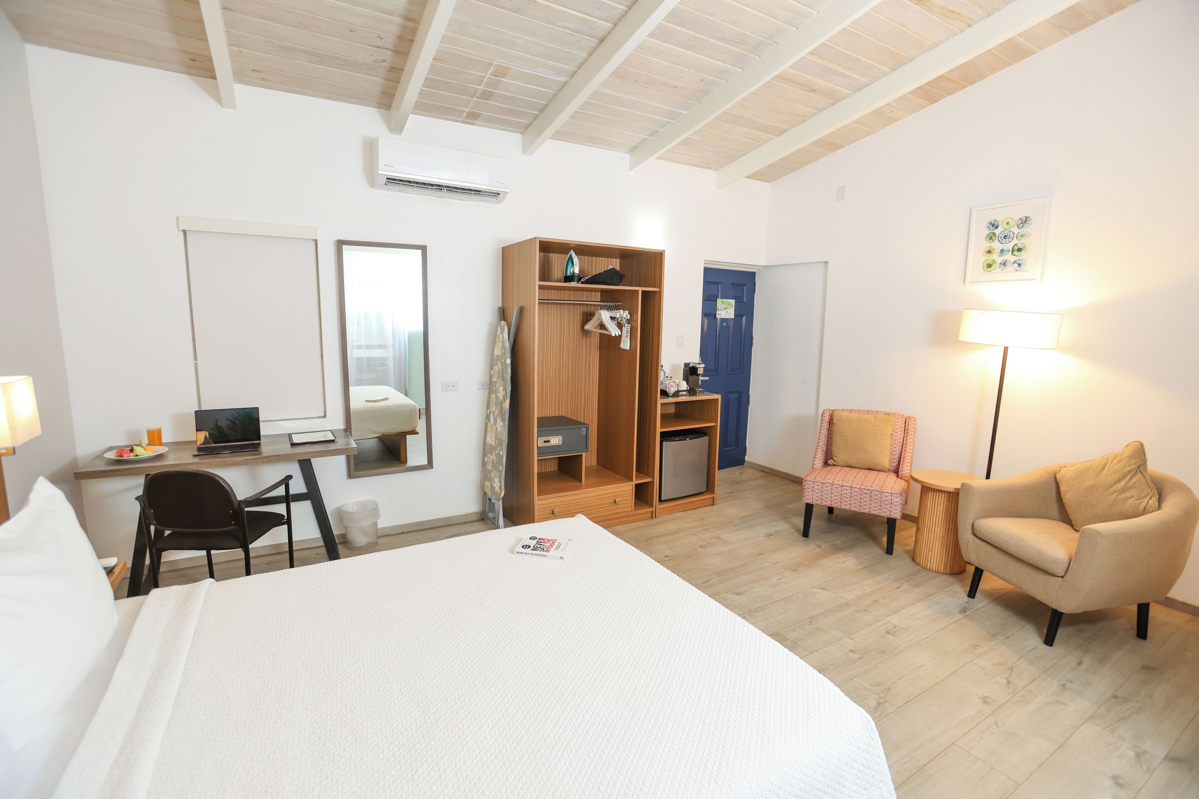 Rom – deluxe, ikke-røyk, havutsikt | Sengetøy av topp kvalitet, safe på rommet og individuelt dekorert