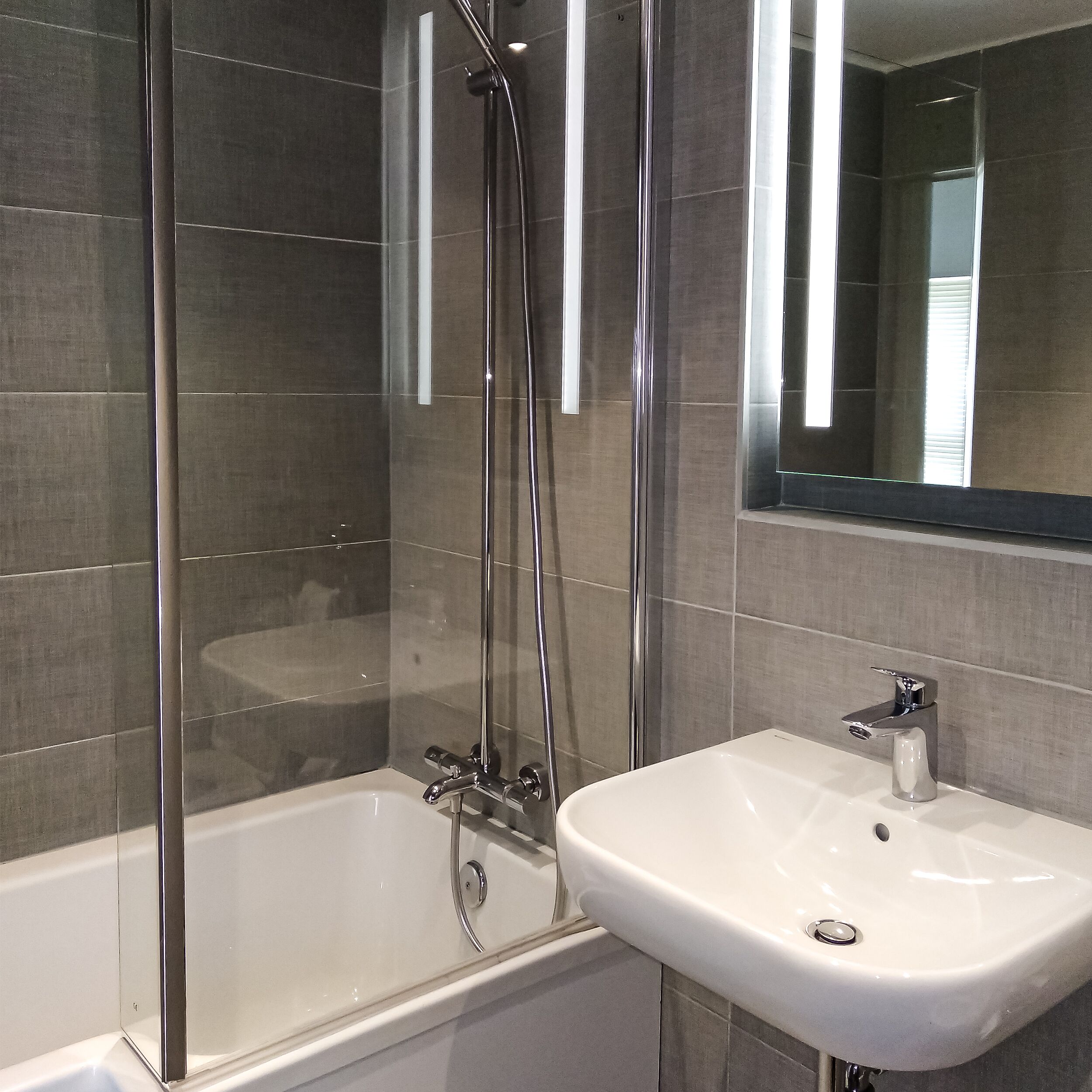 premium room, non smoking, ocean view | bathroom | combined shower/bathtub, free toiletries, hair dryer, towels