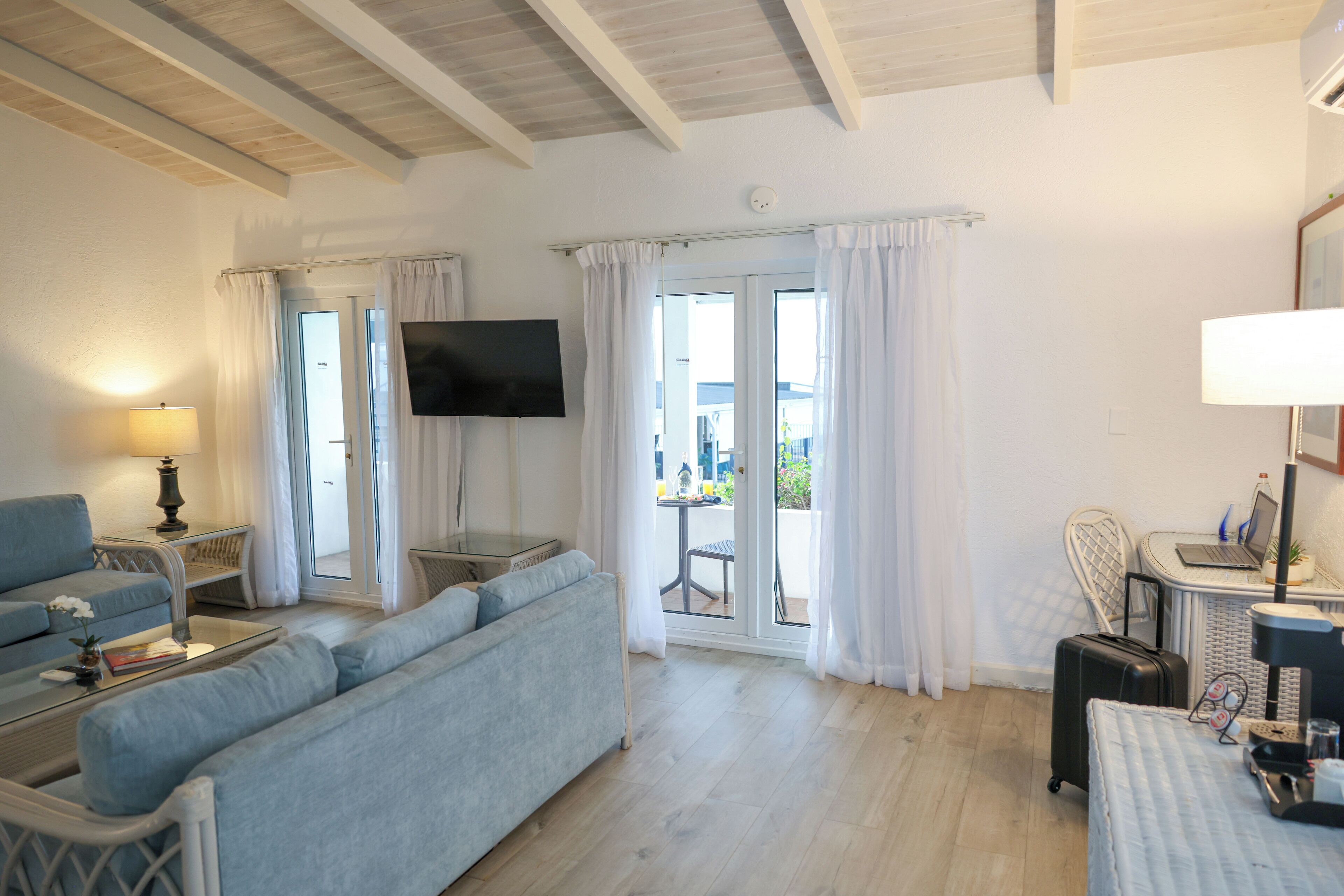 Suite, 1 Bedroom, Non Smoking, Bathtub | Premium bedding, in-room safe, individually decorated