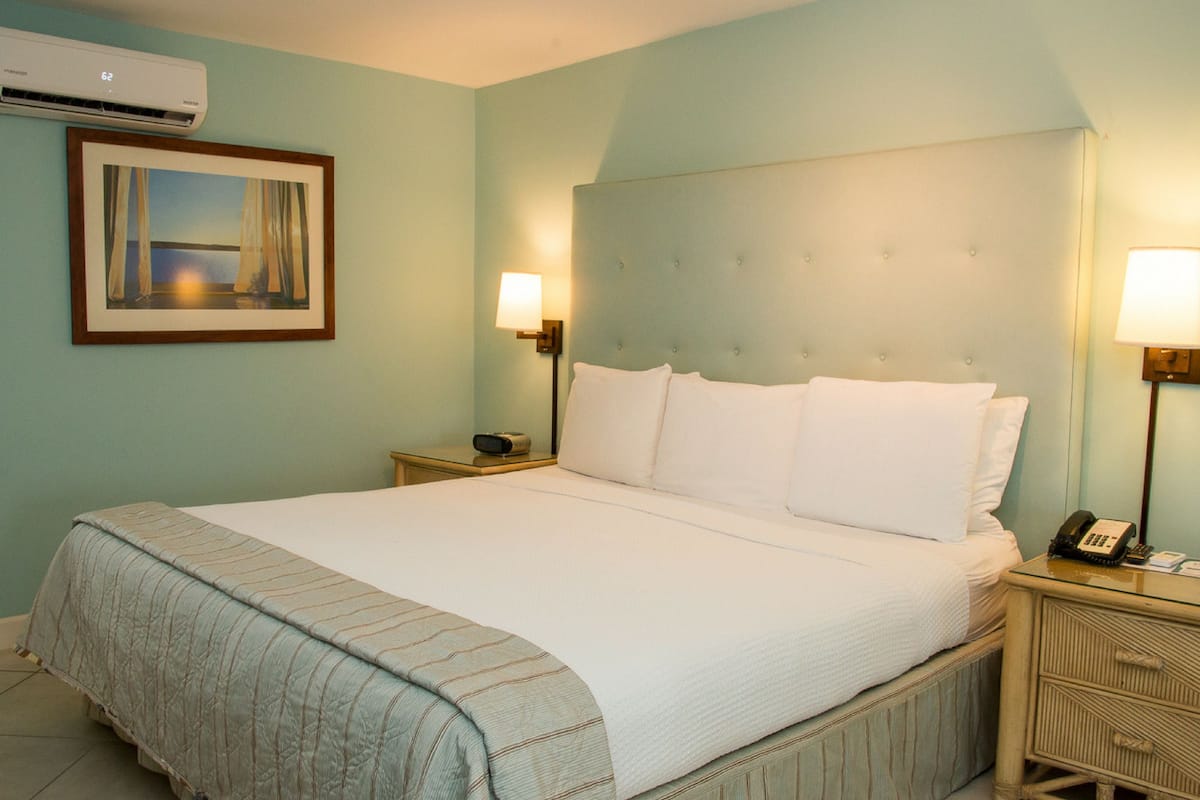 suite, 1 bedroom, non smoking, bathtub | 1 bedroom, premium bedding, in-room safe, individually decorated