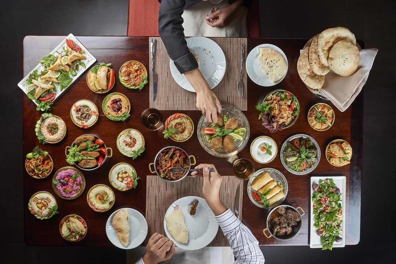 6 restaurants, breakfast served