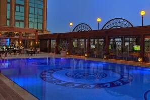 Outdoor pool, pool cabanas (surcharge), pool loungers