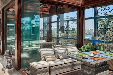 6 restaurantes, se sirve desayuno . Four Seasons Hotel Cairo at First Residence