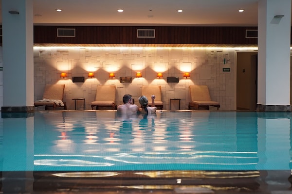 Bilik rawatan pasangan, sauna, tab panas, bilik wap, rawatan badan