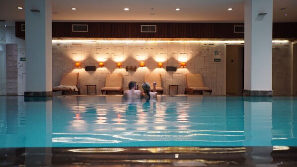 Couples treatment room(s), sauna, hot tub, steam room, body treatments