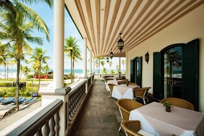 5 restaurants, breakfast served