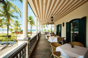 5 restaurants, breakfast served