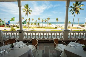 5 restaurantes, se sirve desayuno