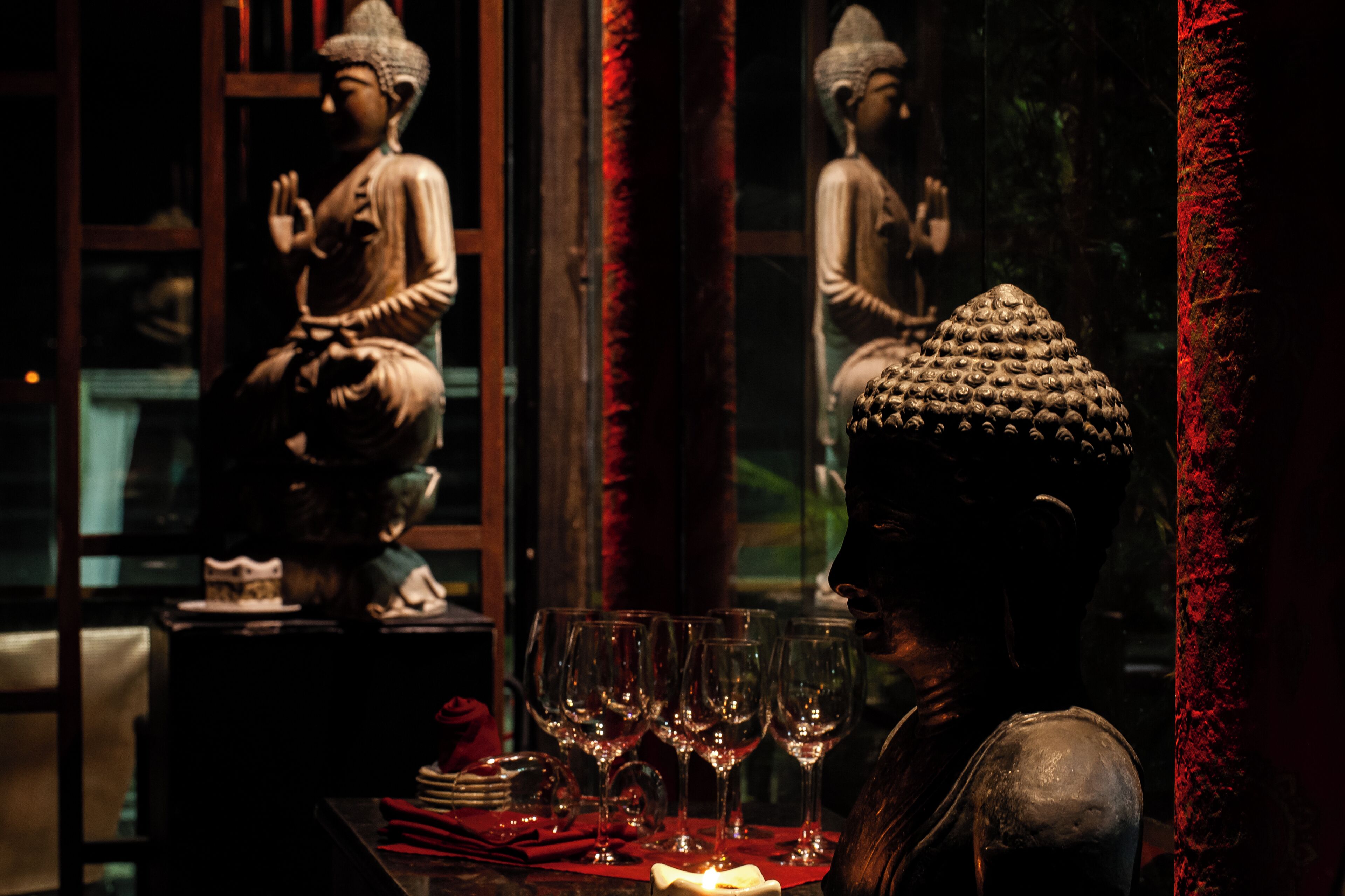 5 restaurants, breakfast served