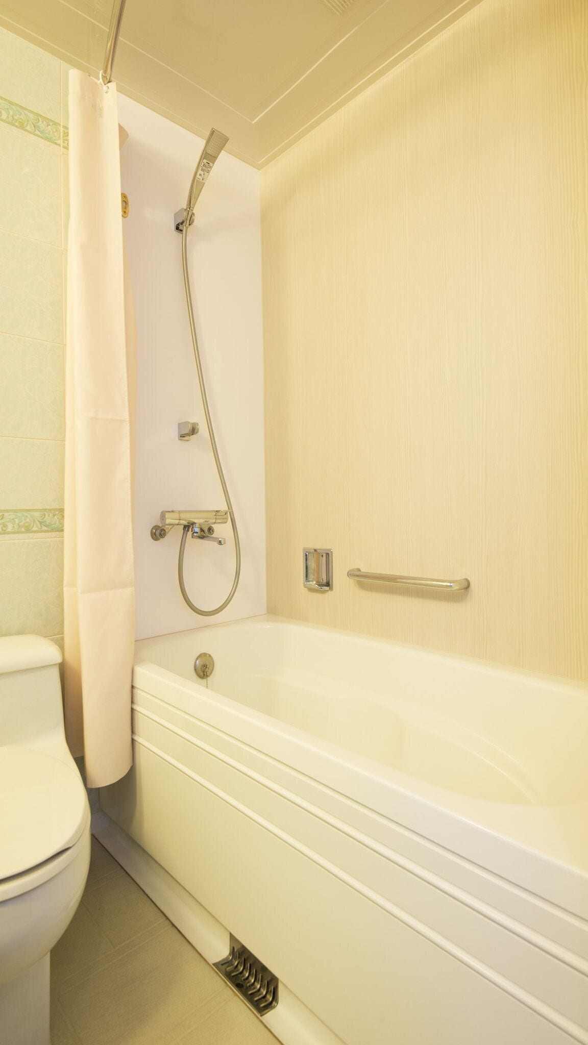 combined shower/bathtub, hair dryer, slippers, electronic bidet