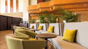 Breakfast, lunch and dinner served