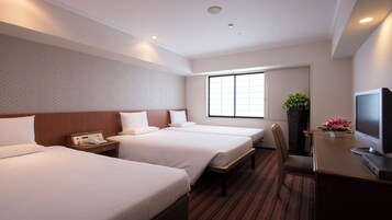 Superior Twin Room (2 Single Beds and 1 Extra Bed), Non Smoking | Premium bedding, in-room safe, desk, blackout drapes