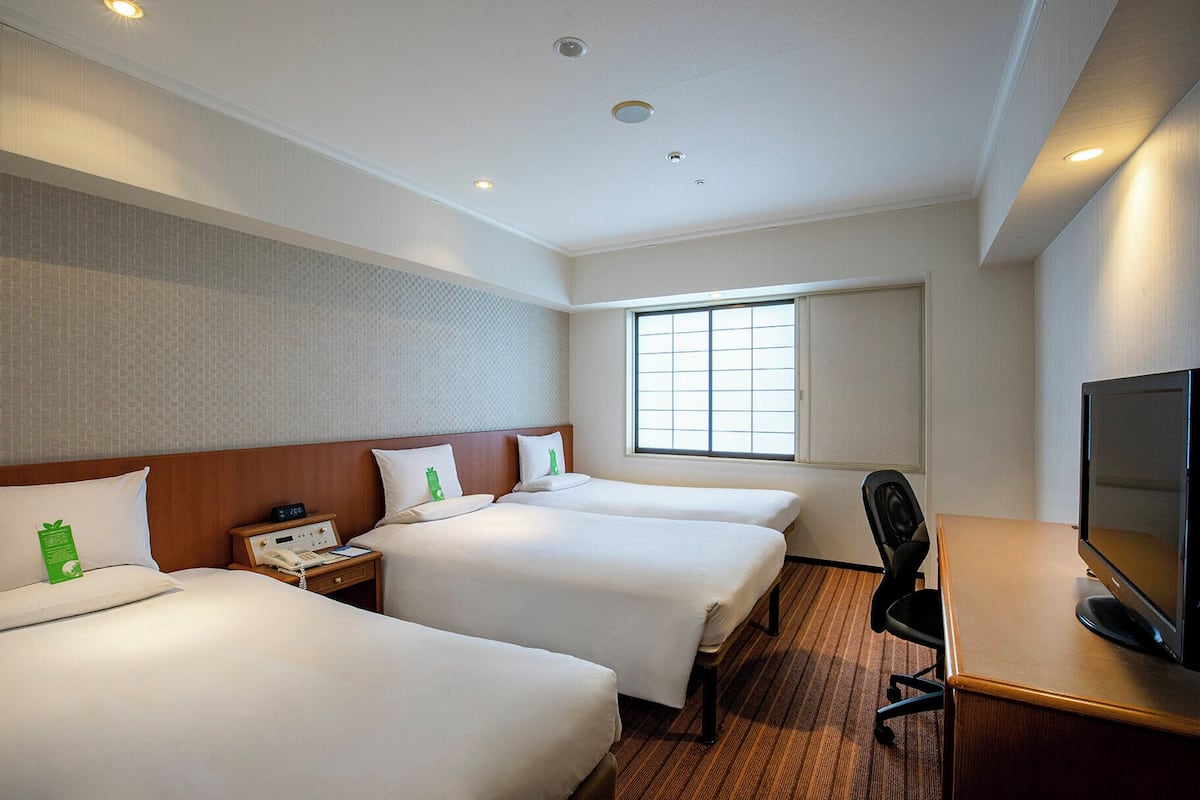 Premium bedding, in-room safe, desk, blackout curtains