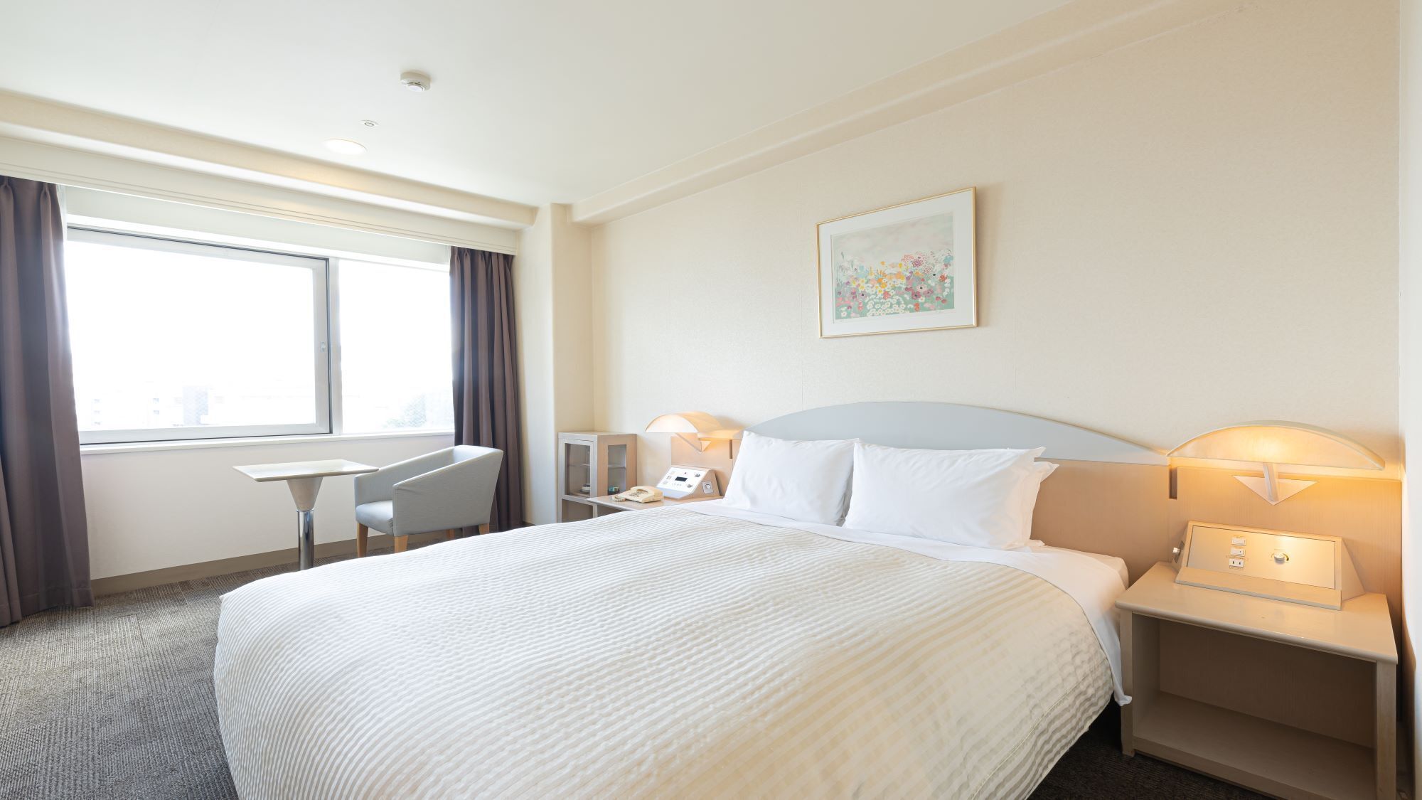 Premium bedding, in-room safe, desk, free WiFi