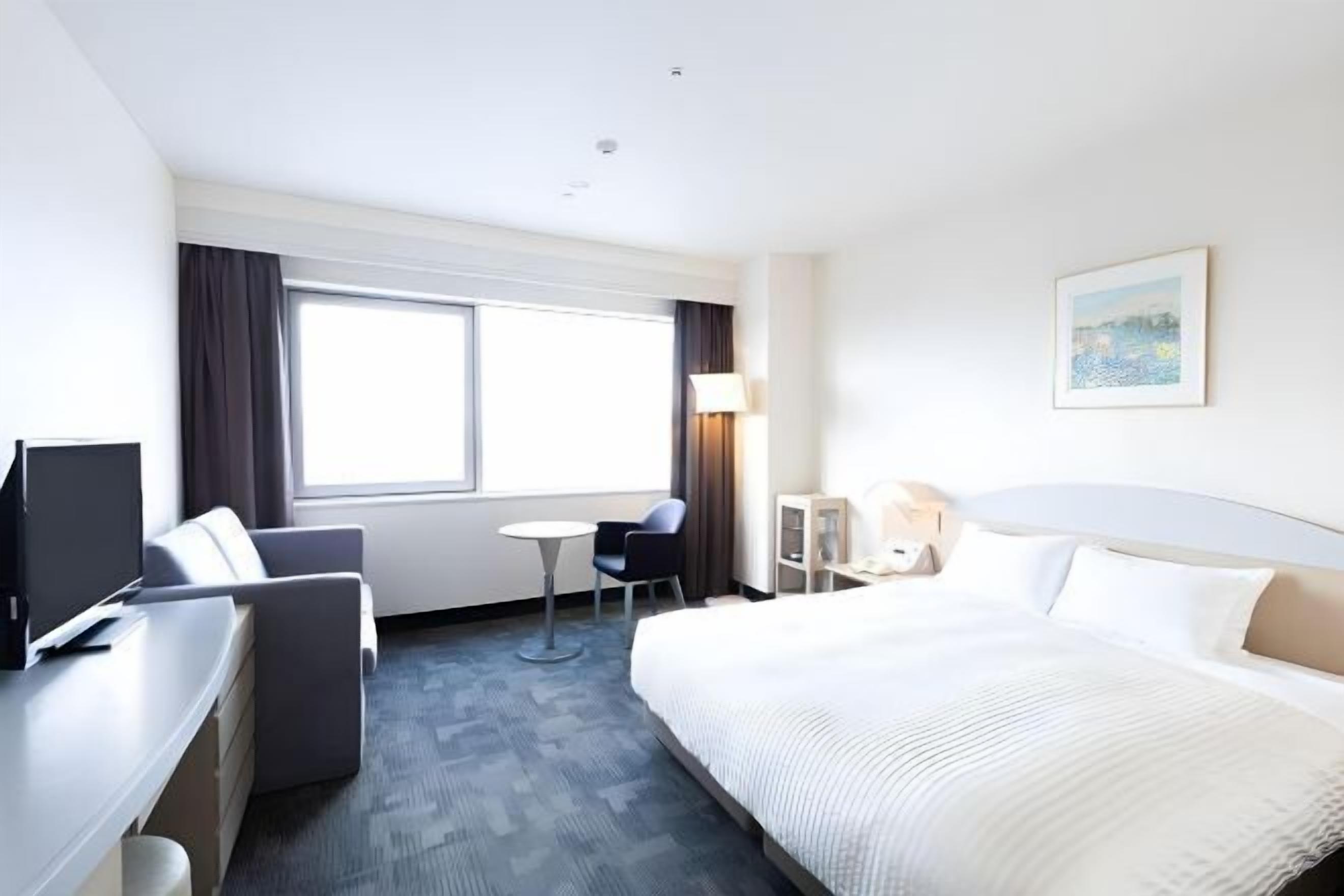 Premium bedding, in-room safe, desk, free WiFi