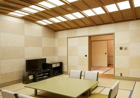 Ropa de cama de alta calidad, caja fuerte, escritorio y wifi gratis