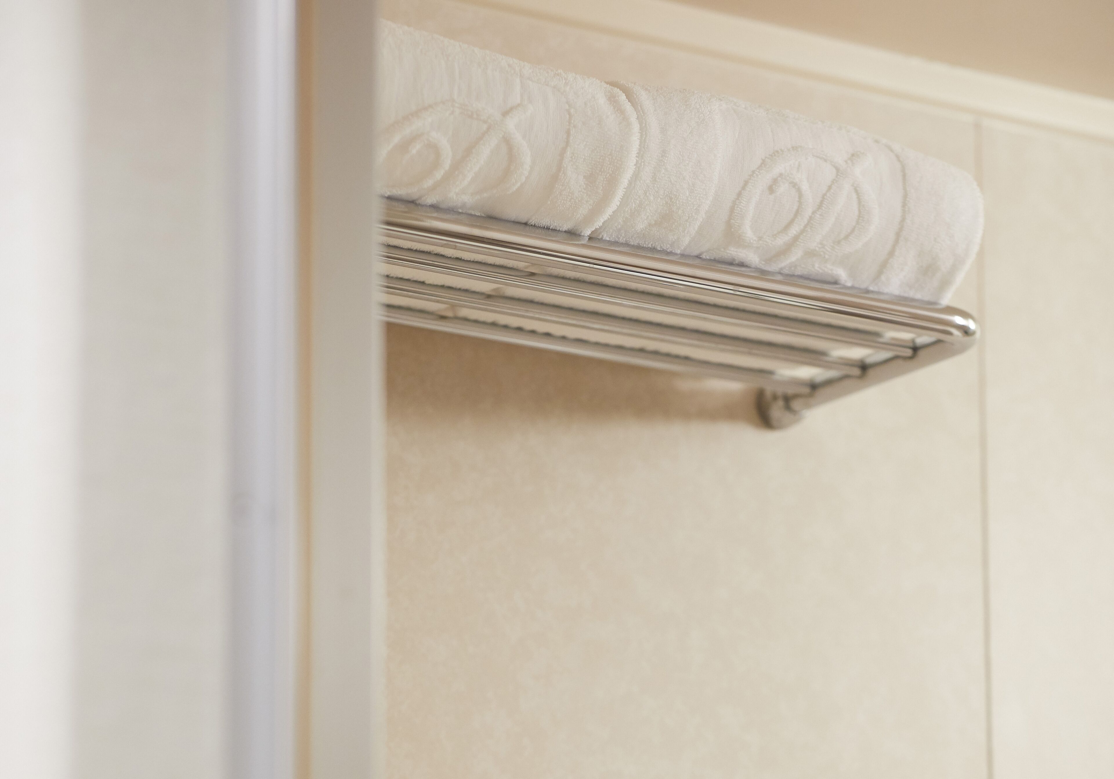 combined shower/bathtub, free toiletries, hair dryer, slippers