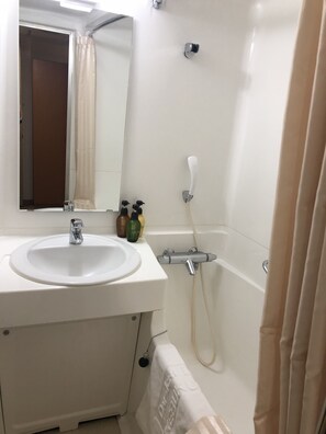 Deluxe Single Room, Non Smoking | Bathroom | Combined shower/tub, deep soaking tub, free toiletries, hair dryer - Daiichi Inn Ikebukuro (Tokyo)