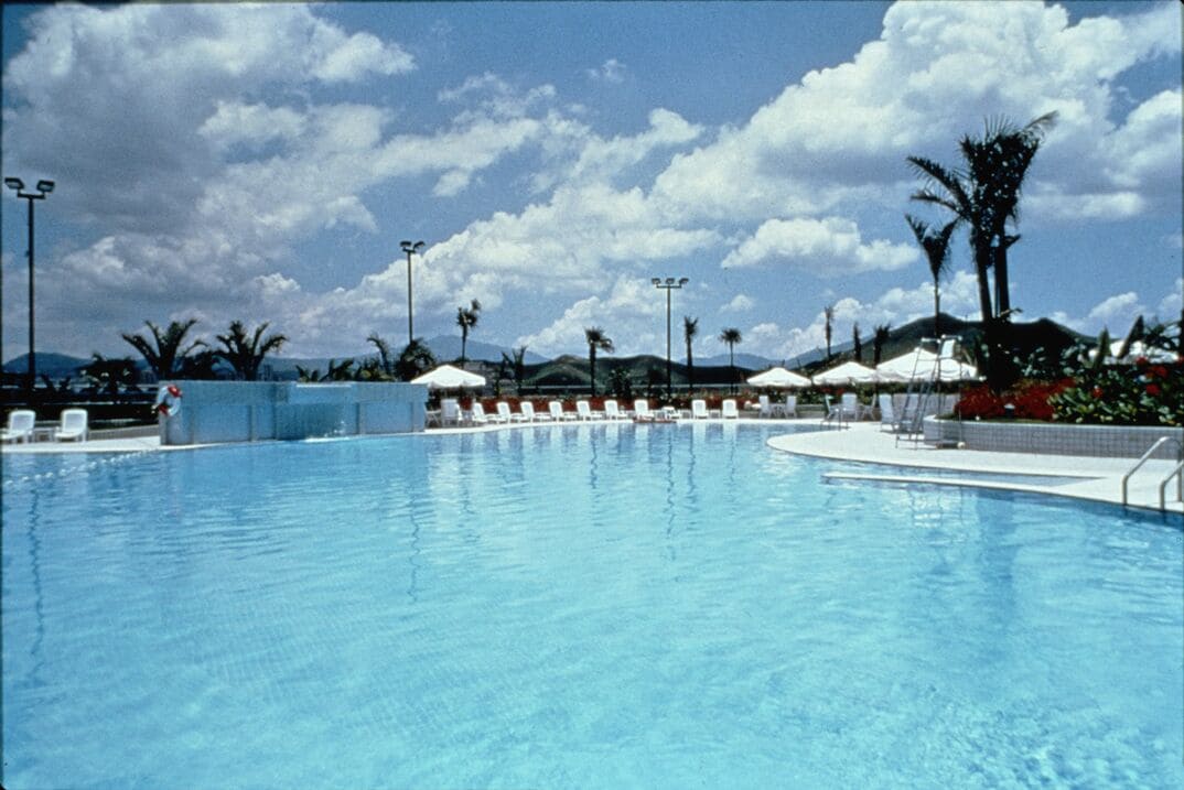 حمام سباحة