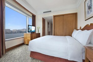 Superior Side Harbour View Room  | Minibar, in-room safe, desk, blackout curtains - Harbour Plaza North Point (Hong Kong Island)