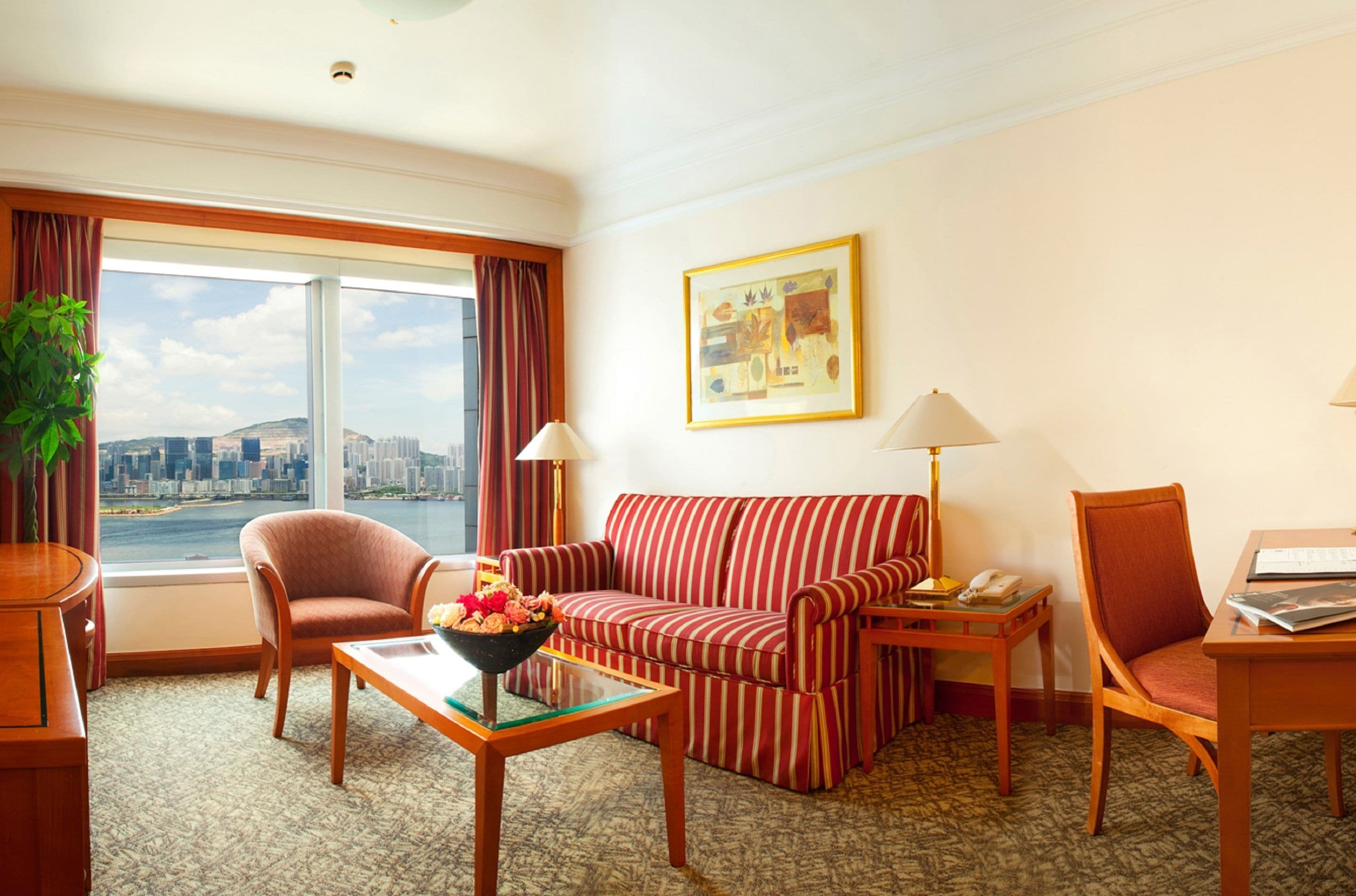 Side Harbour View Suite | Living area