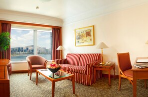 Side Harbour View Suite | Living area