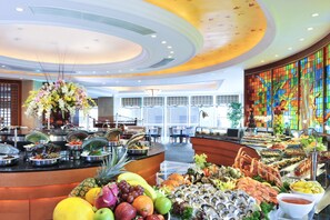 Daily buffet breakfast (HKD 198 per person)