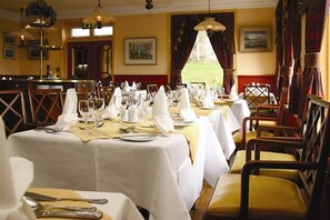 Breakfast and dinner served - Towers Hotel (COUNTY KERRY)