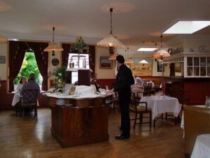 Breakfast and dinner served  - Towers Hotel (COUNTY KERRY)